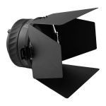 amaran Mini Fresnel mit montierten vierflügeligen Mini Barn Doors zur präzisen Lichtformung
