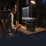 Anker Solix C1000X GEN 2 im Home-Office neben Desktop-Computer während der Arbeit