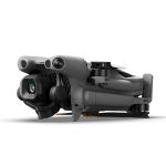 DJI Mini 5 Pro Drohne, schräg vorn links, eingeklappt mit sichtbarer Kamera und vorderen Hindernissensoren