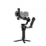 DJI RS 5 Gimbal mit montierter Kamera und Tracking-Modul in Studioansicht