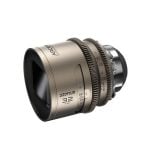 DZOFILM Arcana Prime 32 mm T2.1 PL Objektiv mit Fokus- und Blendenskala in Seitenansicht
