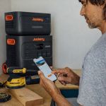 Jackery Explorer 2000 Plus Tragbare Powerstation wird per Smartphone-App gesteuert