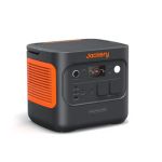 Jackery Explorer 2000 V2 Tragbare Powerstation in schräger Ansicht mit seitlicher Belüftung