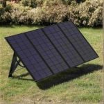 Zendure 400W Portable Solar Panel im Außeneinsatz auf Rasenfläche aufgestellt